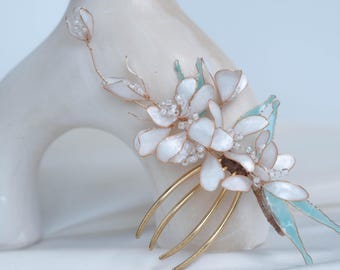 Botanical Bridal Hair Comb, Handmade Floral Hair Piece, White & Sage Green Wedding Hair Accessory, Pearl Beaded Vine, Bride Headpiece