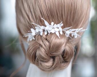 Bridal Hair Comb White Floral, Wedding Hair Comb Pearl, Romantic Bridal Headpiece, Soft Flower Hair Accessory