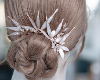 Floral Hair Vine Comb - Bridal Hair Comb, Delicate Floral Hair Comb with Pearls, Gold Leaf Wedding Hair Piece