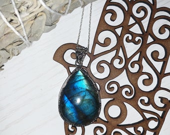 Labradorite Pendant• sterling silver 18” chain