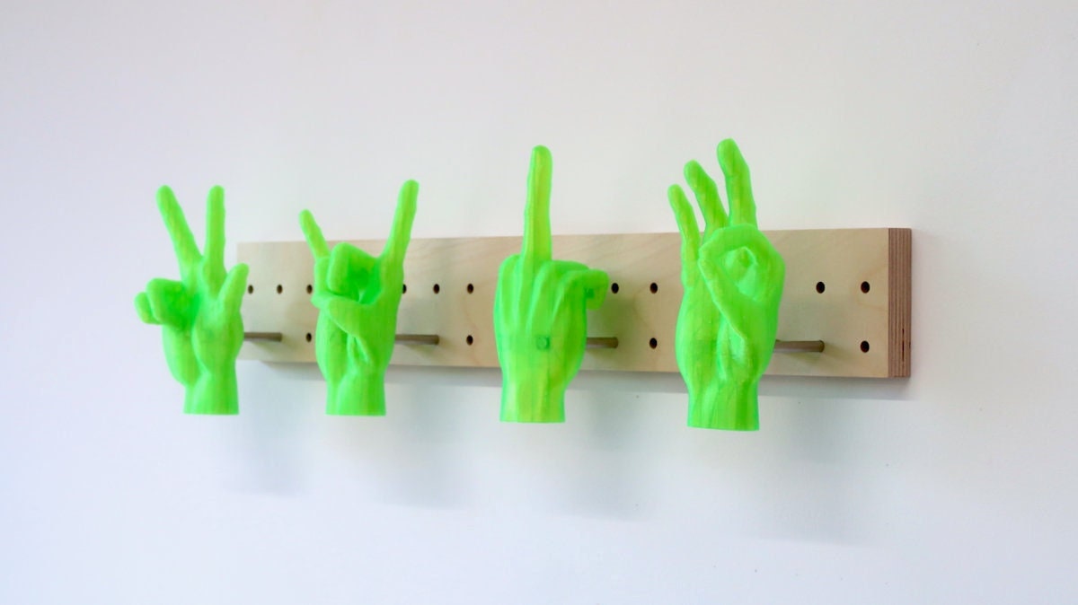 Porte Manteau Moderne en Bois Design Rock et 4 Patères Mains Industriel Neon