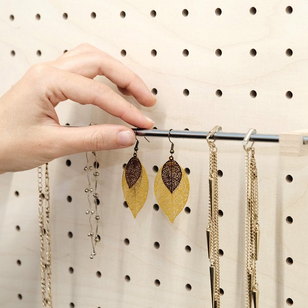 Porte Bijoux Minimaliste en Bois Brut - Rangement pour Pegboard par Quark