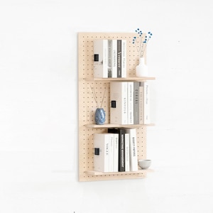 Moderne en minimalistische houten wandboekenkast