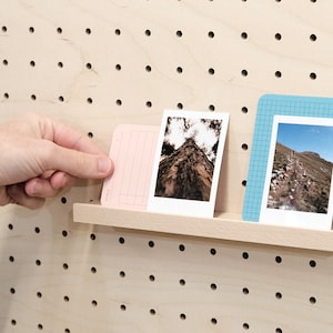 Drewniane szyny podtrzymujące zdjęcia do Pegboard - Akcesoria do książek, wystaw, wystaw i dzieł osobistych