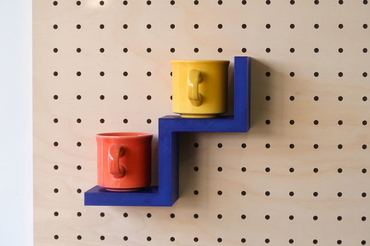 Étagère Escalier - Accessoire Minimaliste et Abstrait Pour Pegboard en Bois de Quark