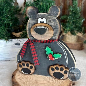 Wooden Christmas Bear Shelf Sitter – Rustic Cabin Holiday Decor Bild 4