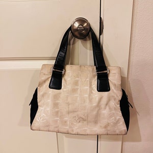 Chanel Black Sports Line Nylon Duffle Bag Cloth ref.208647 - Joli Closet
