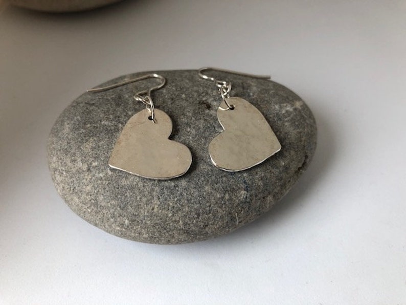 Silver heart hammered drop earrings image 1