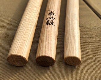 Gebrandmarktes Bokken von Master Skolot aus europäischer Esche. Unser bestes Exklusivmodell trägt den Namen des Meisters „Skolot“.