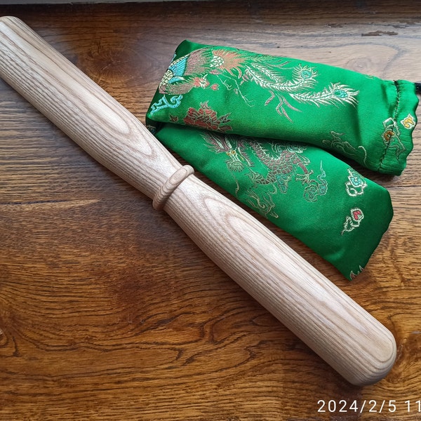 Tai Chi Ban de forme exquise à partir de beau bois de frêne sélectionné et d'un sac de rangement en satin.