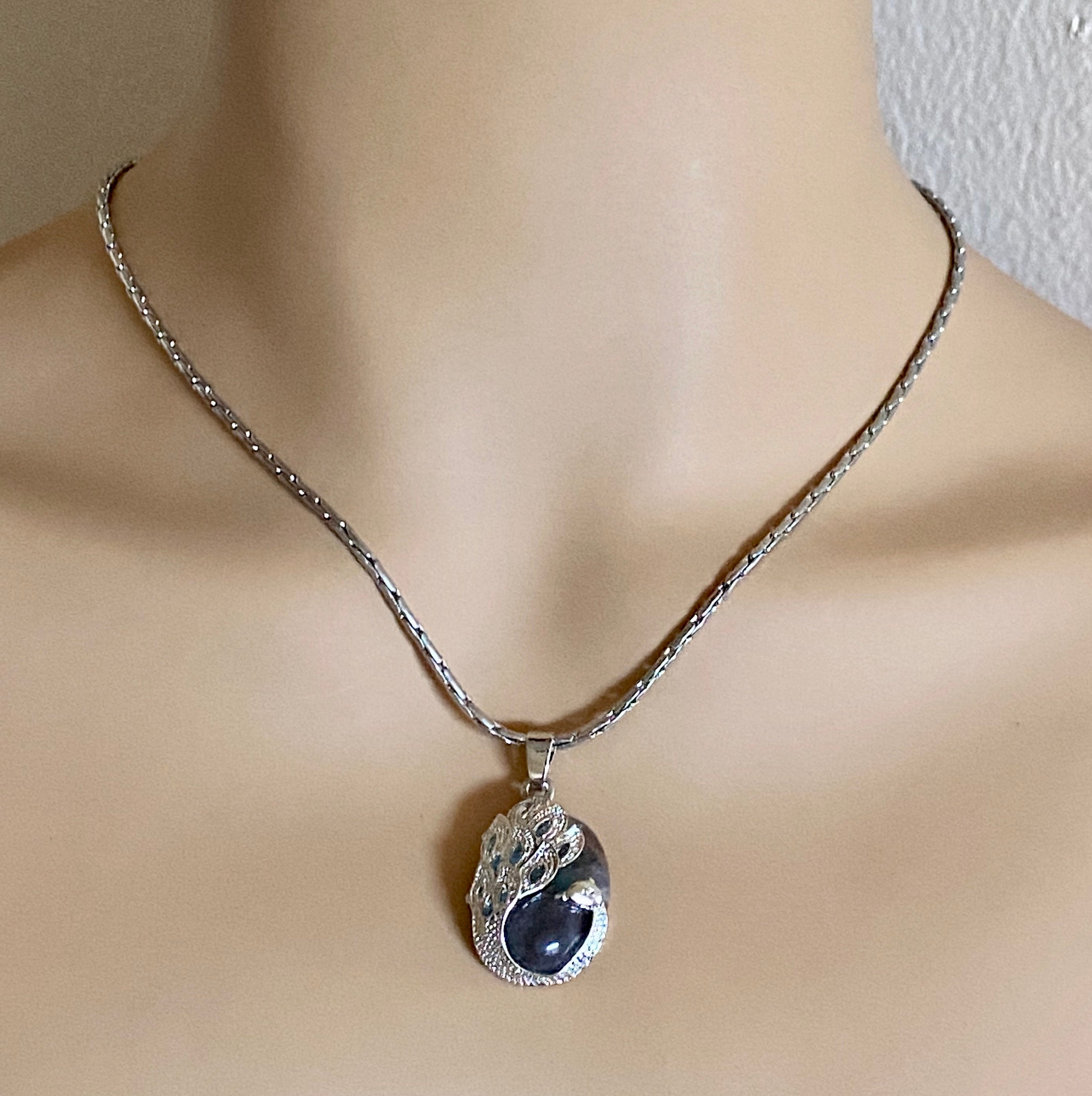 Collier Noir Acier Avec Cabochon Elvis 25 Mm - Longueur 56-60 Cm, Neuf Sans Emballage