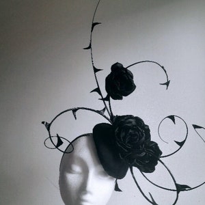 Black fascinator image 1