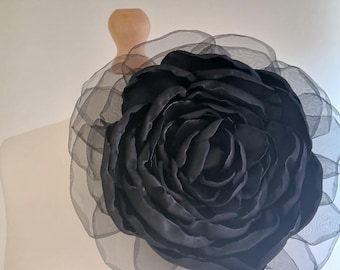 Black Hugo Corsage