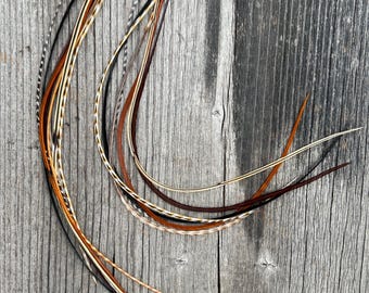 Pendientes de plumas, estrechos