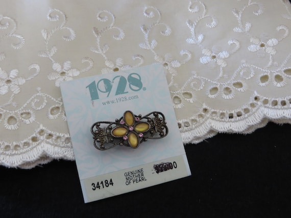 Vintage 1928 Brand Broch Pin/Mother of Pearl/Vict… - image 1