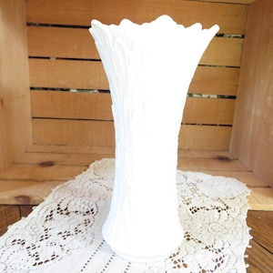 Lenox Woodland Vase/8&quot;/Sculptured Embossed Leaves/Cream/Discontinued Collection/Made in USA12.99