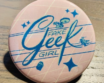 Fausse geek girl - épingle de 2,25 pouces