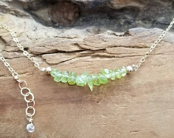 Raw Peridot armband, Raw Crystal armband, augustus verjaardagscadeau, augustus birthstone armband, kinderen armband, peridot armband, groene bracele