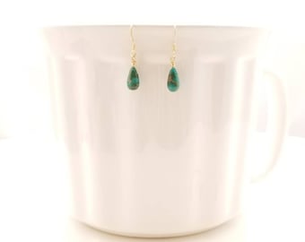 Pendientes colgantes de color turquesa real, pendientes colgantes de turquesa, pendientes colgantes simples, pendientes colgantes delicados, pendientes colgantes diminutos, pendientes colgantes