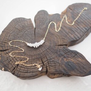 Ruwe maansteenketting, geboortesteenketting juni, verjaardagscadeau juni, geboortesteenketting, ketting ruwe stenen, ketting geboortesteen, ketting geboortesteen
