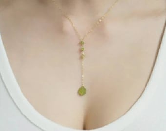 Collar Y de peridoto crudo, collar de peridoto Lariat, collar de peridoto Y, collar de piedra de nacimiento de agosto, collar de piedra cruda, collar de cristal crudo