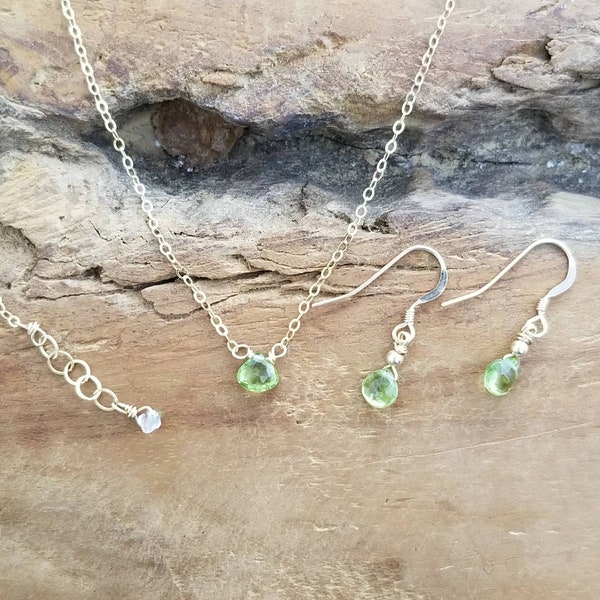 Tiny Peridot Necklace, Peridot Jewelry Set, Agust Birthstone, Peridot Necklace, Agust Birthday Gift, Peridot Choker Necklace