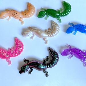 Handmade Resin Lizard Figurine: Customizable Garden Ornament