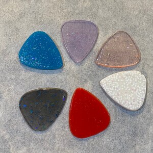 Handmade Resin Guitar Pick: Custom Color Music Accessories