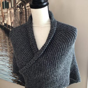 Outlander Season 6 gray work shawl, Claire’s gray wrap shawl, gray triangle shawl