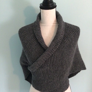 Outlander Season 6 gray work shawl, Claire’s gray wrap shawl, gray triangle shawl
