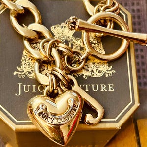 JUICY COUTURE Puffy Heart Charm Bracelet with J, Gorgeous NWOT Size 6 7/8 inches, Toggle Clasp Vintage Designer Signed Women&#39;s Teens Jewelry