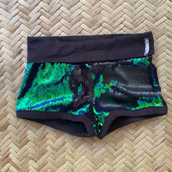 Sparkle flip sequin Yoga shorts, Festival outfit, Shiny mermaid booty shorts, iridescent green and Black rave wear