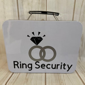 RING SECURITY Briefcase Box complet avec livre d’activité! Lunettes de soleil et autres articles frais supplémentaires.