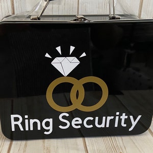 CAJA DE maletín DE SEGURIDAD DE ANILLO completa con libro de actividades!! Gafas de sol y otros artículos de cargo adicional.