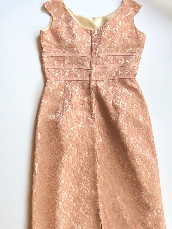 Vintage 1950s lace wiggle dress, rose gold color,… - image 9