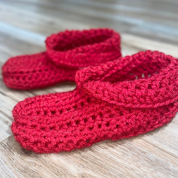 Slippers Crochet Pattern / Warm & Cozy Slippers in 4 Sizes / Simple crochet slippers / Easy Crochet Pattern / Winter or Christmas Gift