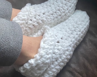 Crochet Slipper Pattern: Easy Bulky Yarn Project (4 Sizes) (PDF Pattern)