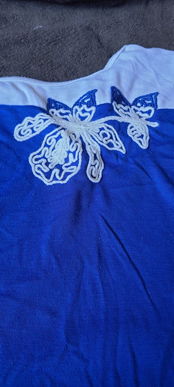 1970's Polyester Blue and White Embroidered Flowe… - image 3