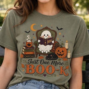 Just One More Boo-K shirt, Halloween T-shirt voor boekenliefhebbers, schattig spookachtig T-shirt voor het lezen, griezelig T-shirt met graphic voor het spookseizoen, cadeau voor lezers in de herfst