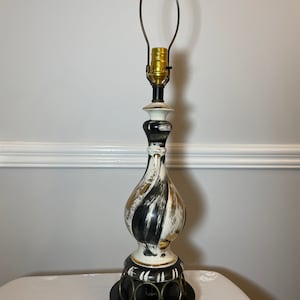 Groovy lamp-black-white-gold