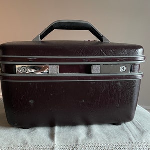 Samsonite train case-burgundy