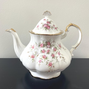 PARAGON | Victoriana Rose | TEAPOT | England | Fine Bone China | Pink Roses & Ferns | c. 1981-1990 | By appointment of her Majesty The Queen