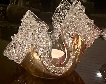 Kerzenhalter aus geschmolzenem Glas in bernstein mit gebrochenem Glas