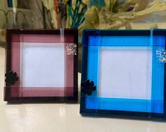 Handgemaakte fotolijst van gefuseerd glas, 5x5 cm, met hondenpootmotief – Blauwpaars huisdiercadeau