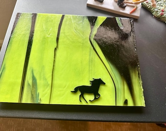 Servierbrett aus Glas mit Pferdemotiv, Western-Serviertablett, Kosmetiktablett für Parfüm und Lotionen, handgefertigte grüne Glasdekoration, Geschenk für Pferdeliebhaber