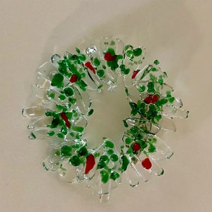 Fused glass Christmas wreath pin/brooch