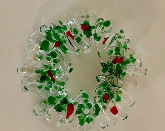 Fused glass Christmas wreath pin/brooch