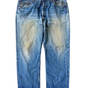 Calça jeans Levi&#39;s 501 vintage dos anos 90 com lavagem clara, 38x31, fabricada nos EUA