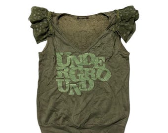 Hysterisches Glamour-Frauenmuster-T-Shirt in grüner Armeefarbe