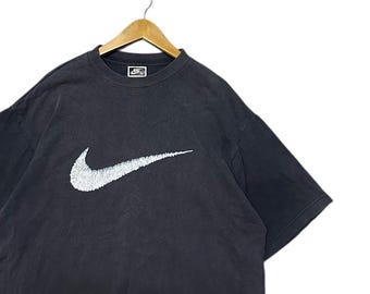 Svart vintage Nike-tröja med swoosh-motiv från 90-talet, storlek M